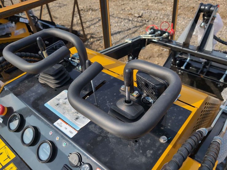 agt-mini-crawler-skid-steer-mx-crt23-*-front-light-bracket-damage-review-photos-image-9