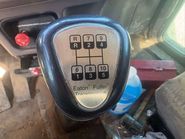 2013-peterbilt-367-image-11