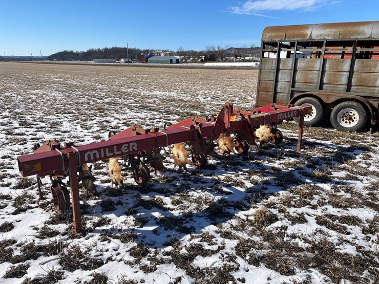 #3263-•-miller-(4)-row-cultivator-image-3