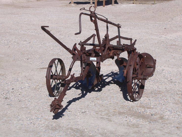 #2051-•-oliver-no.-100-two-bottom-plow-image-1