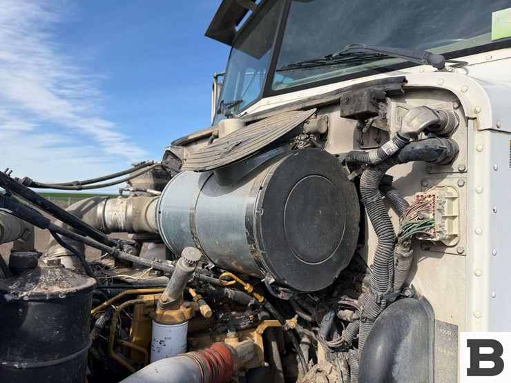 2001-peterbilt-330-image-27