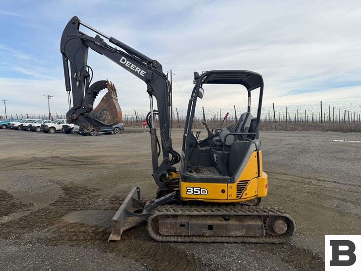 2012-deere-35d-image-2