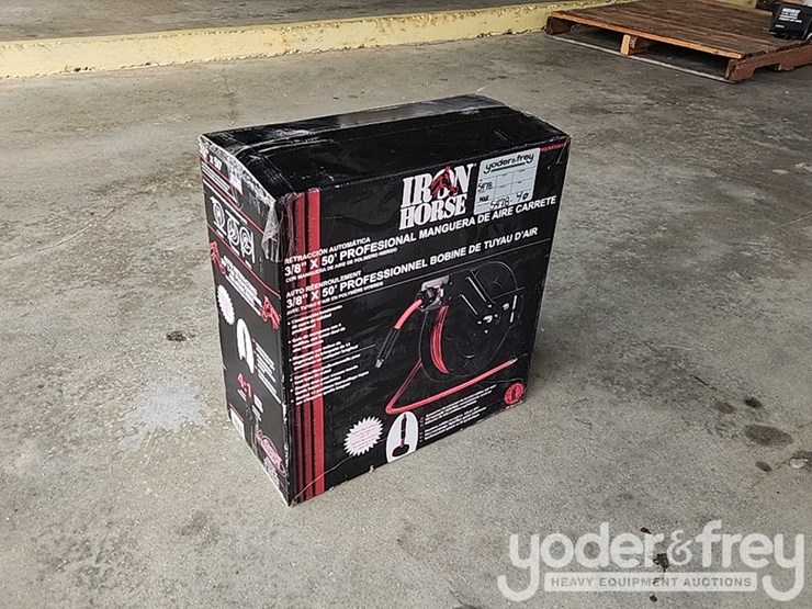 unused-3/8"-x-50'-iron-horse-auto-air-hose-reel-image-2