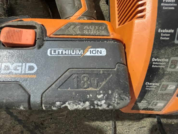 #7213-•-rigid-18v-drill-and-roadmaster-charging-pack-image-10