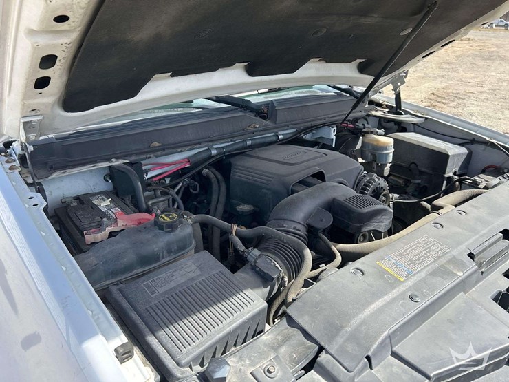 2010-chevrolet-tahoe-image-10