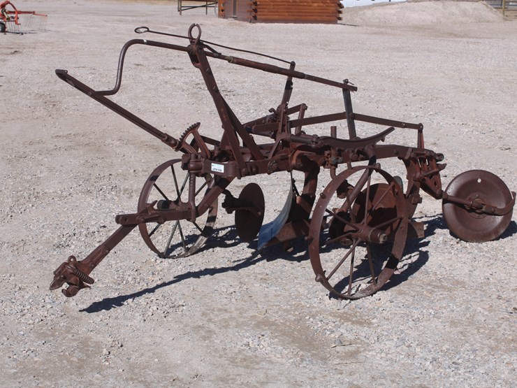 #2051-•-oliver-no.-100-two-bottom-plow-image-2