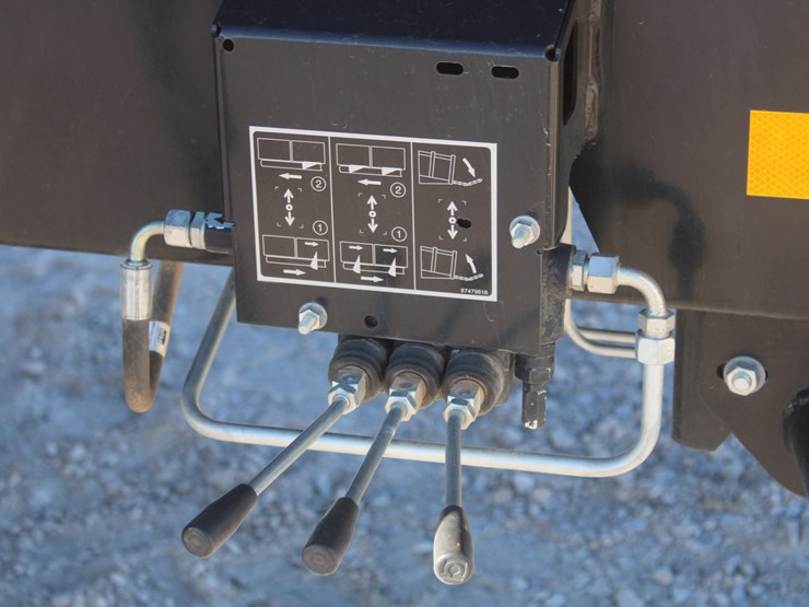 2019-case-ih-lb434xl-image-28