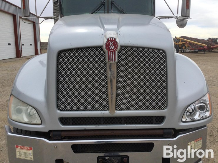 2013-kenworth-t440-image-17