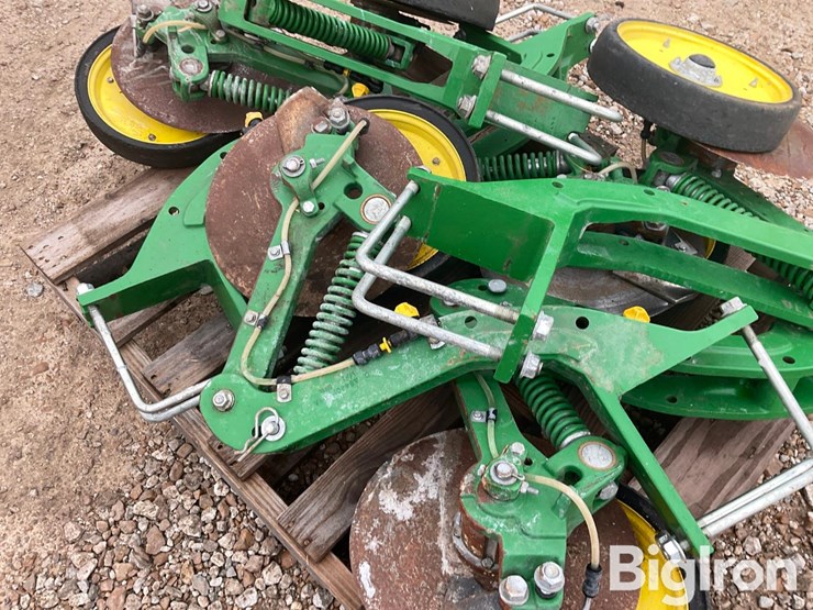 john-deere-12-image-18