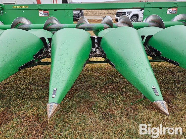 2016-john-deere-608c-image-18