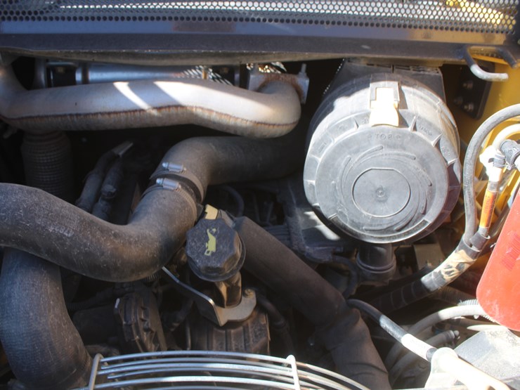 2021-new-holland-c327-image-40