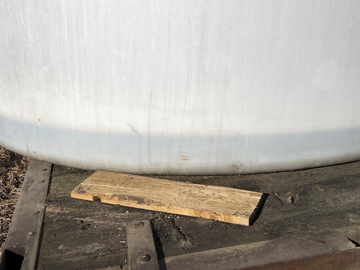 #3527-•-1400-gallon-poly-tank-image-4