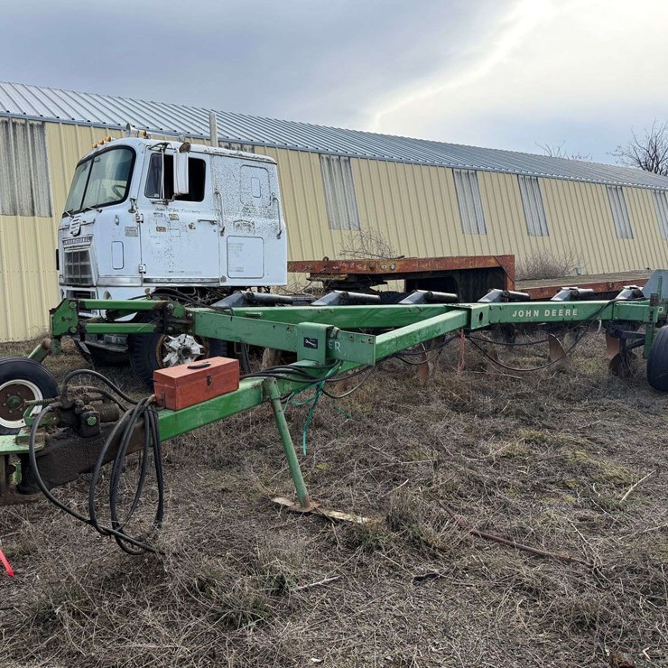 2007 JOHN DEERE 2700