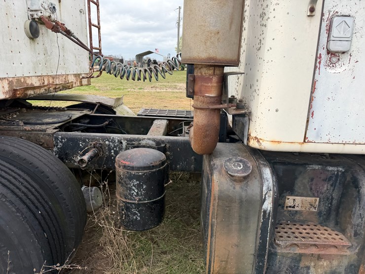 #41247-•-inop-1978-international-f-2275-daycab-truck-image-35