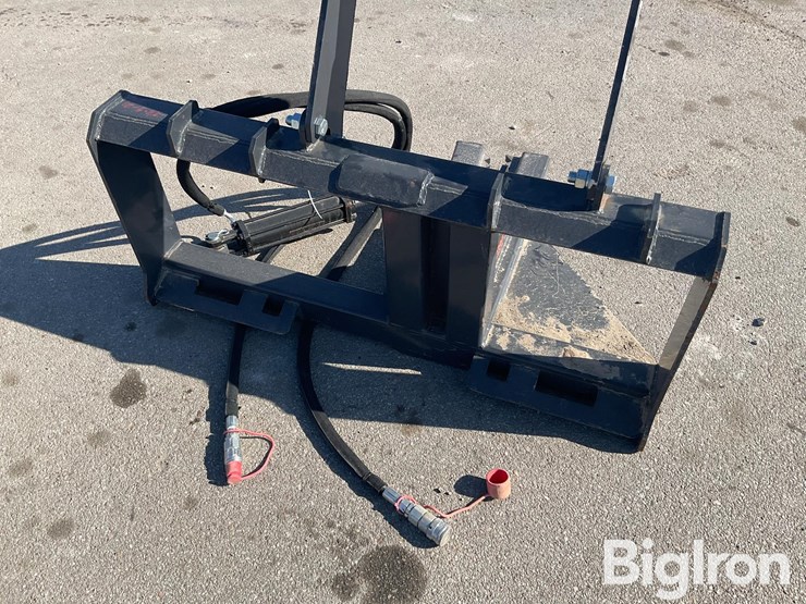 2024-massey-ferguson-730-image-11