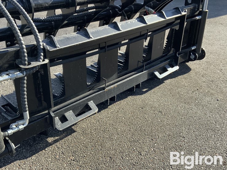 2025-massey-ferguson-730-image-9