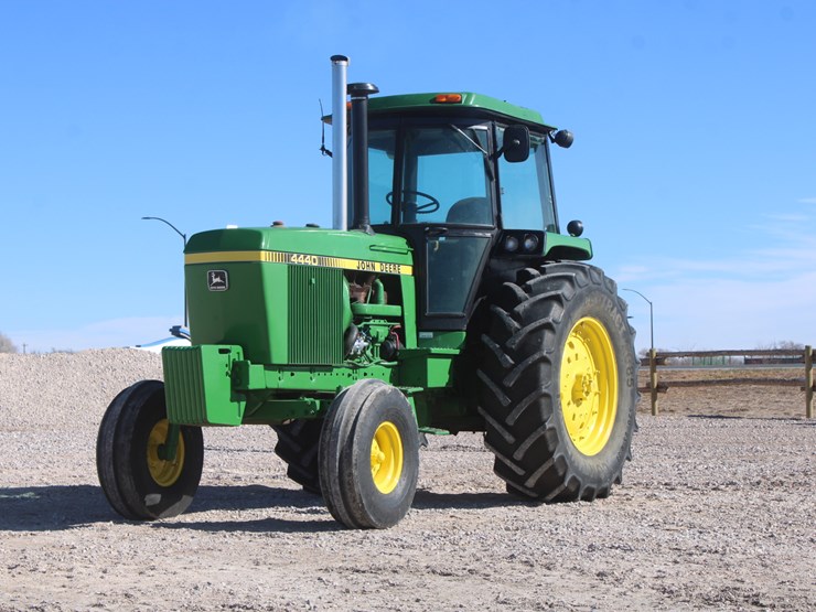 john-deere-4440-image-2