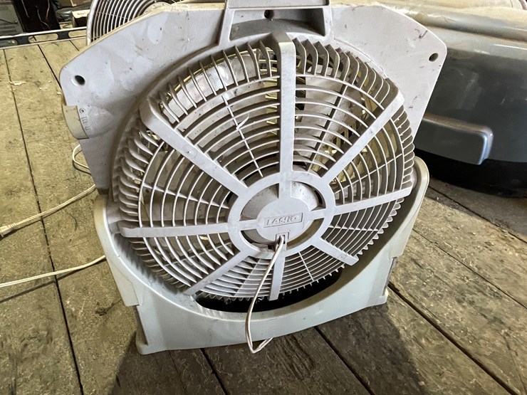 #7214-•-(2)-fans-image-16