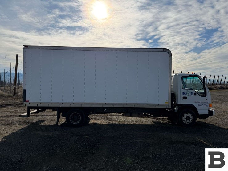 2005-isuzu-npr-image-6