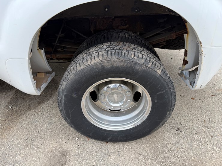 2010-ford-f350-image-27