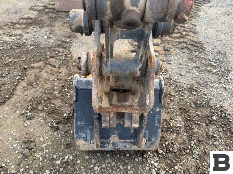 2012-deere-35d-image-47