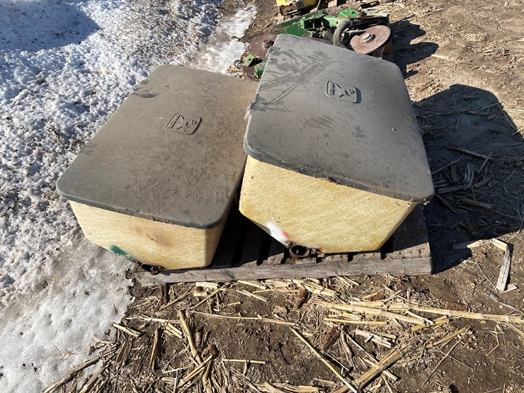#7410-•-john-deere-fert-boxes-(bloomer,-wi)-image-2