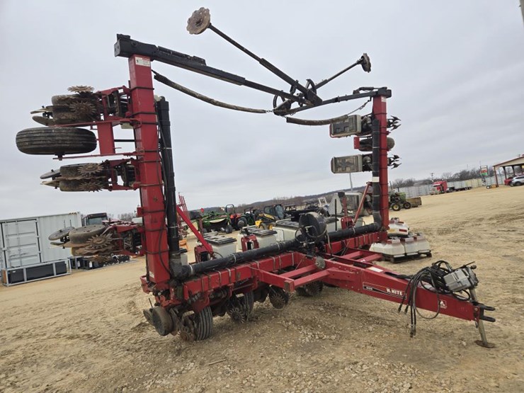 2004-white-8100-image-3