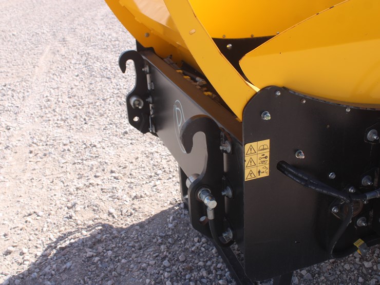 #1017-•-yellow-x24-bale-shredder-image-10