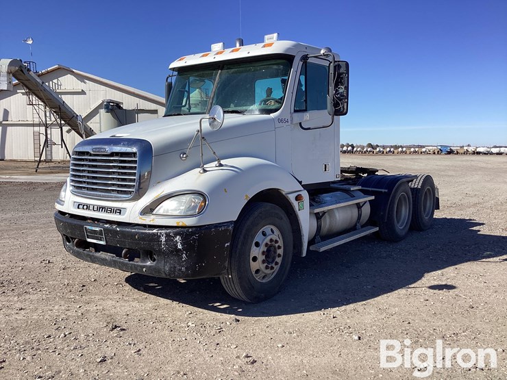2006-freightliner-columbia-120-image-1