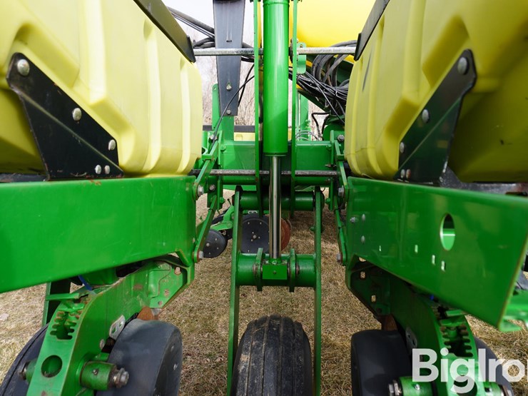 2005-john-deere-1770-image-20