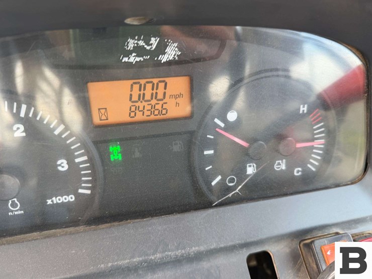 2014-kubota-m8540hd-image-28