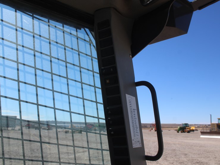 2021-new-holland-c327-image-26