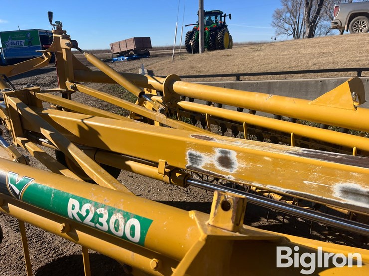 2007-vermeer-r2300-image-12