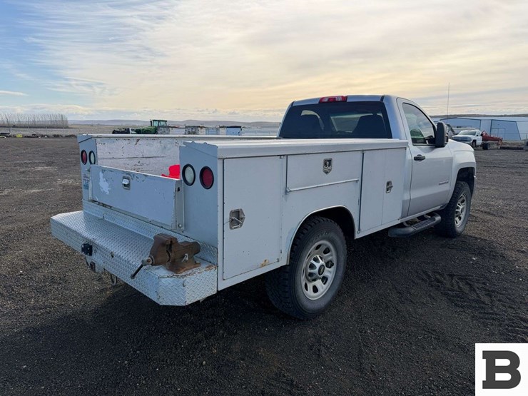 2017-chevrolet-silverado-3500-image-5
