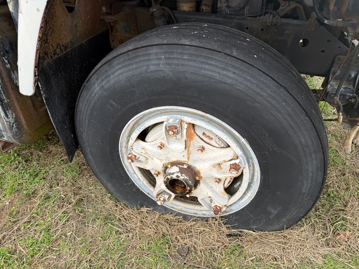 #41247-•-inop-1978-international-f-2275-daycab-truck-image-9