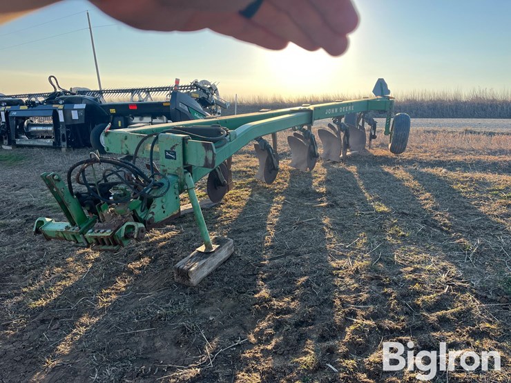 john-deere-2700-image-1