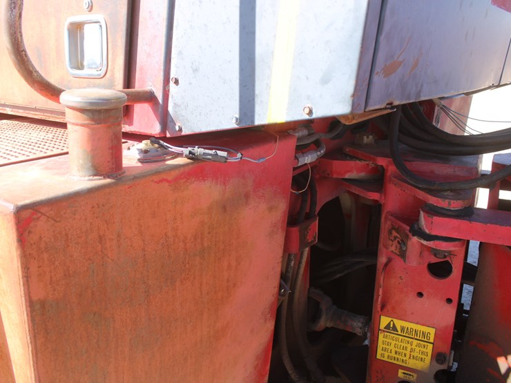 1980-versatile-875-image-30