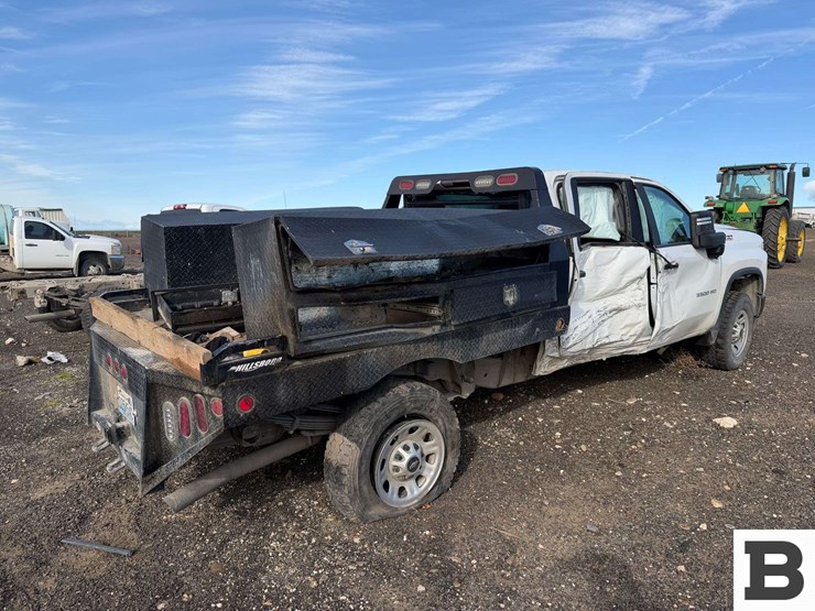 2023-chevrolet-silverado-3500-image-3