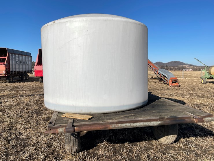 #3527-•-1400-gallon-poly-tank-image-3