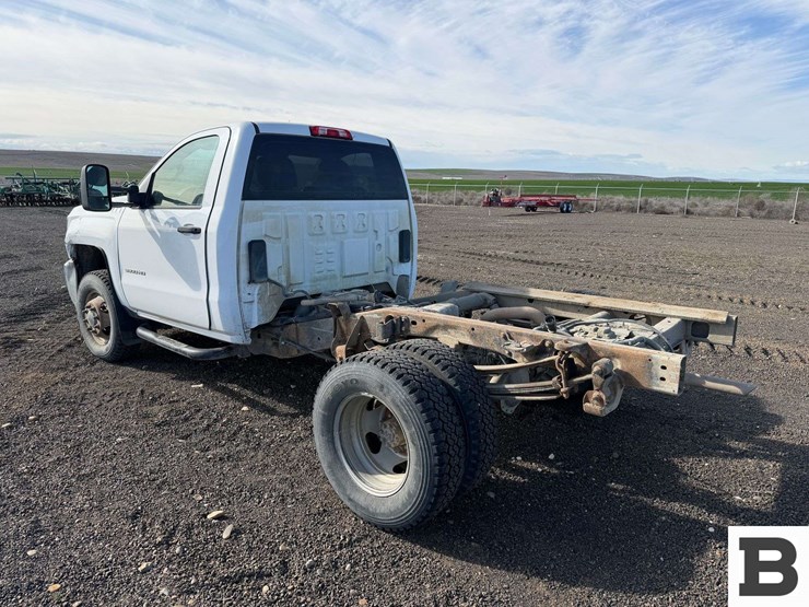2015-chevrolet-silverado-3500-image-3