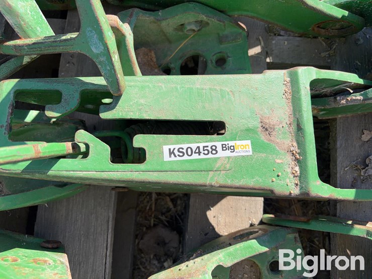 john-deere-12-image-11