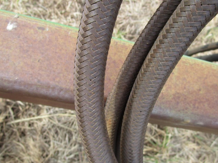 john-deere-335-image-12