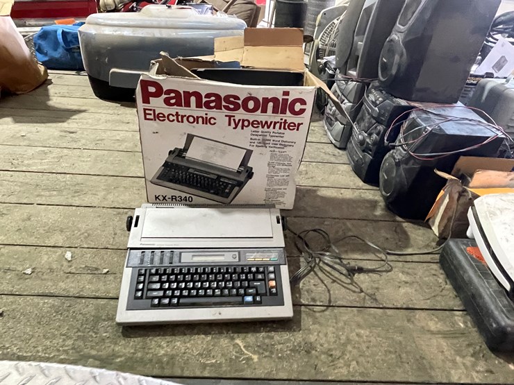 #7220-•-panasonic-electronic-typerwriter-image-1