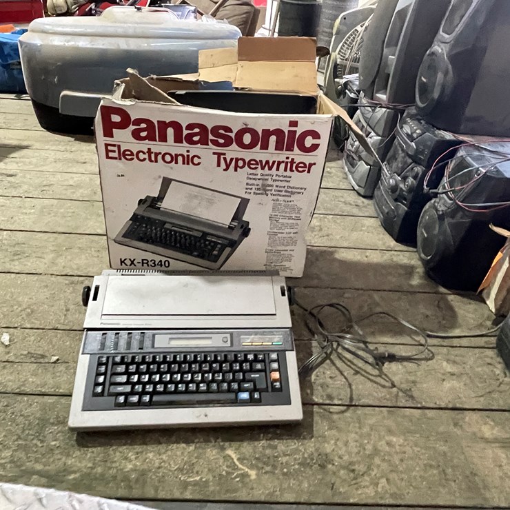 #7220 • Panasonic Electronic Typerwriter