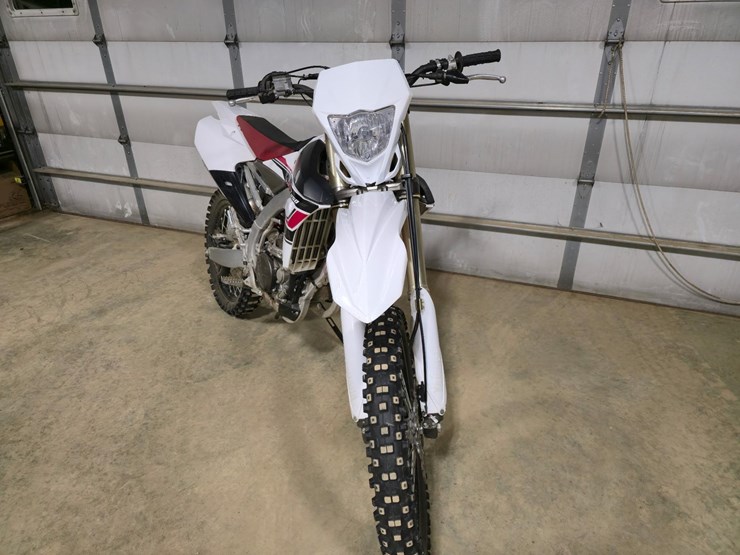 2017-yamaha-yz250-dirt-bike-image-2