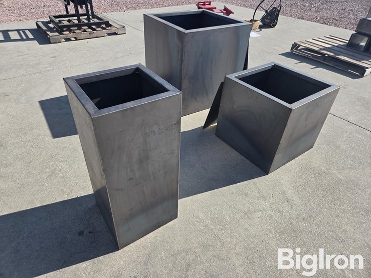 shop-built-steel-flower-planters-image-7