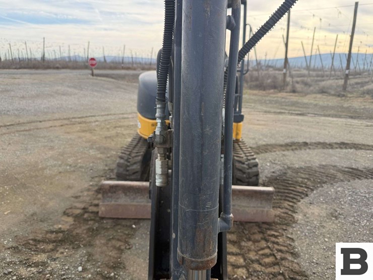 2012-deere-35d-image-49