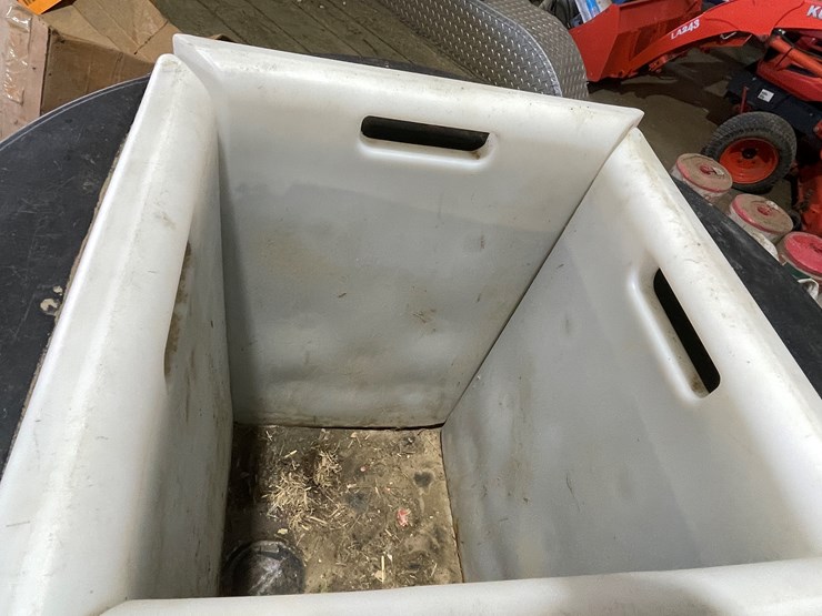 #7226-•-cooler-on-wheels-image-6