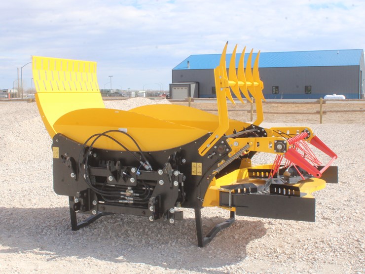 #1017-•-yellow-x24-bale-shredder-image-34