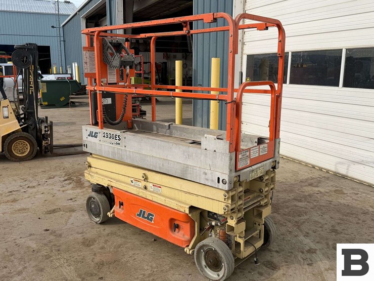 2011-jlg-1930es-image-5